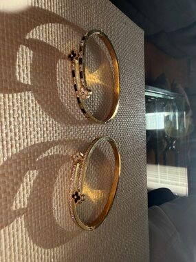 Gold Floral Accent Bangle Bracelet - Women Accessories